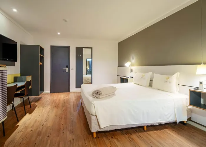 Uniclass PinheirosHotel Em